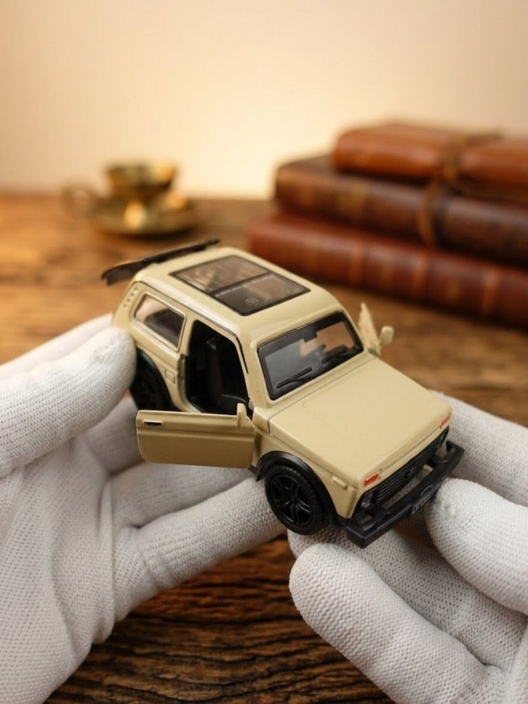 Soviet Legend: Classic Lada Niva 1:32 Scale Diecast Miniature
