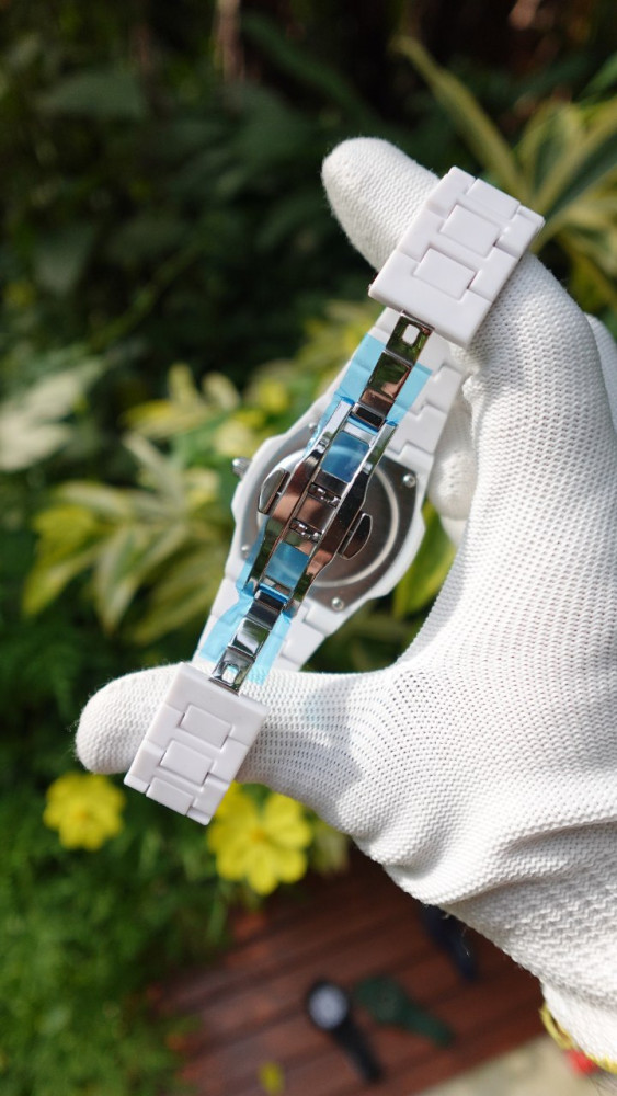 Trending Analog Watch with Arabic Numerals & Free Perfume