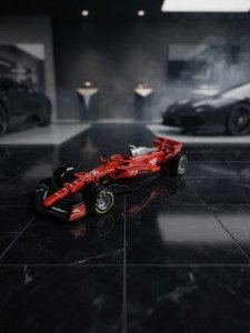 Premium 1:32 F1 Red Metal Miniature Racing Cars + FREE Surprise Analog Watch