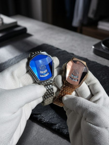 V9 Collection | Luxury Cobra-Shield Stainless Steel Watch