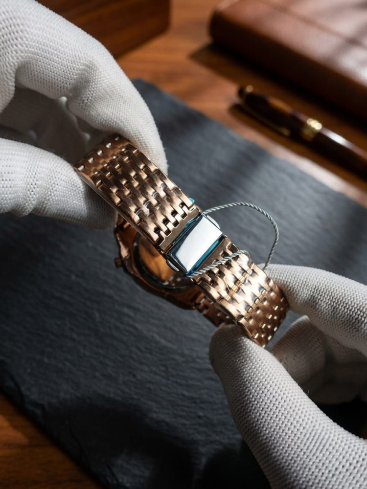 V9 Collection | Luxury Cobra-Shield Stainless Steel Watch