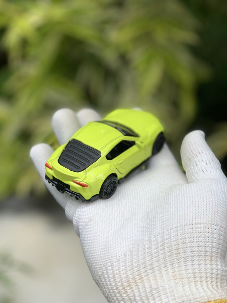 1:43 Toyota Supra - Dynamic Pull-Back Racer