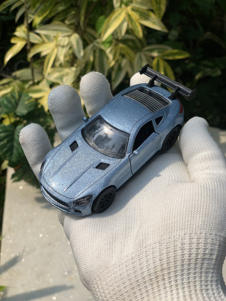 Bring home the thrill of the Mercedes-Benz AMG GTs in miniature 1:43 Scale