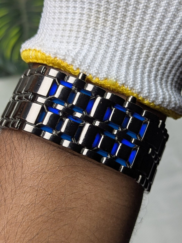 Elevate your style with this Premium Bracelet Design Chain Watch