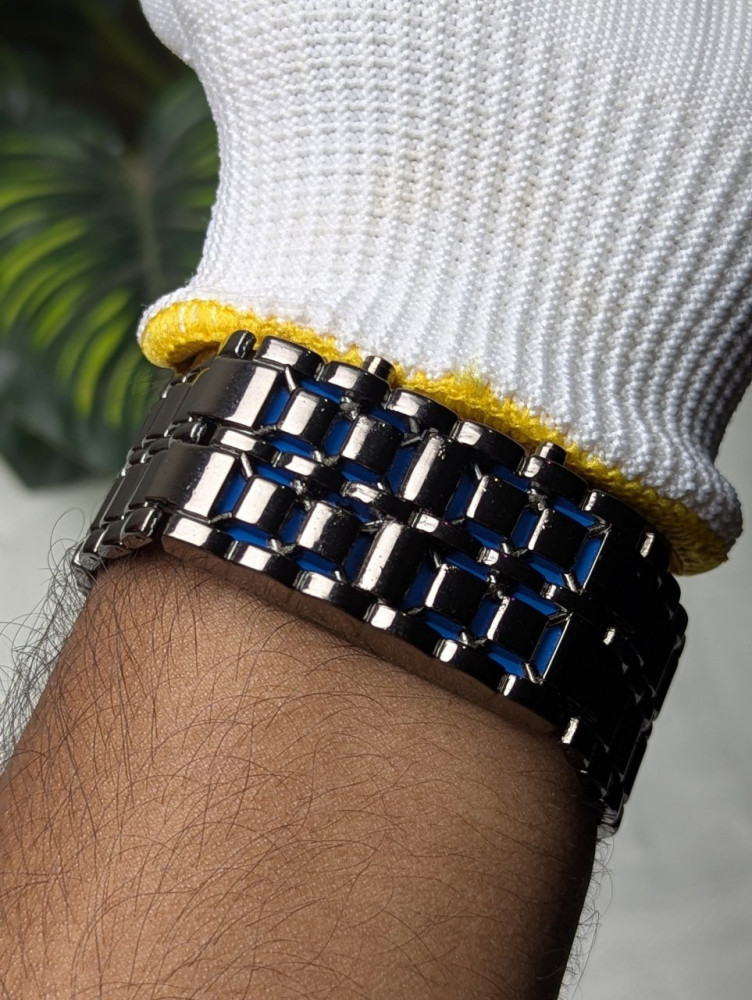 Elevate your style with this Premium Bracelet Design Chain Watch