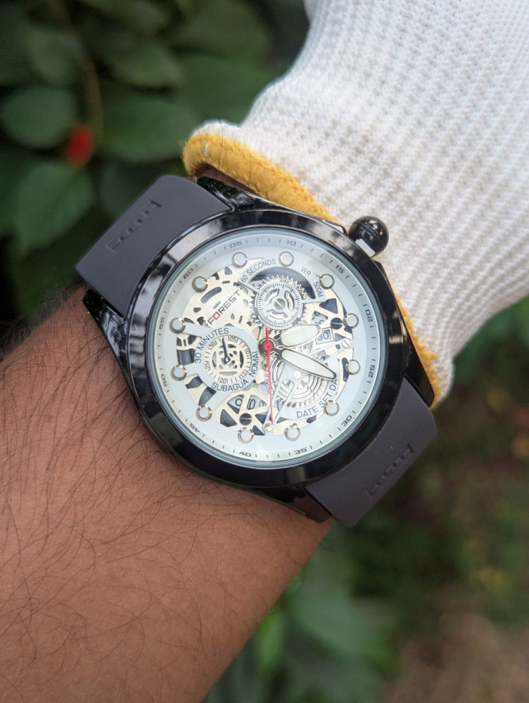 Embrace natural elegance with the Forest Metal Case Analog Watch