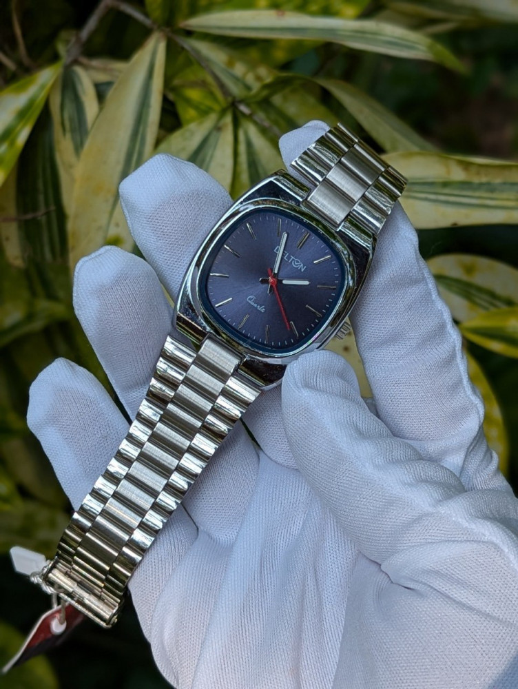 ✨ Elevate your wrist game with the Delton Premium Analog Chain Watch! ✨