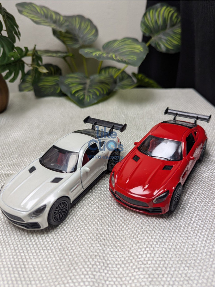 Own a piece of luxury with this 1:36 Mercedes-Benz AMG GT metal miniature