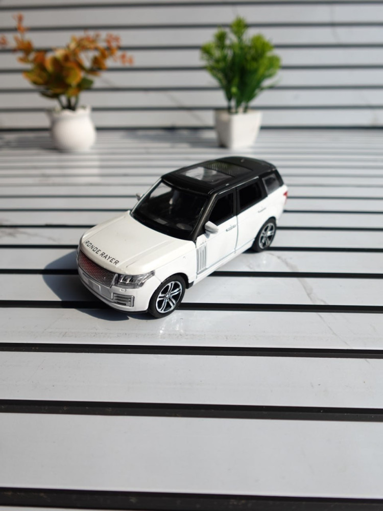 The King of SUVs: Range Rover L405 Premium Metal Miniature