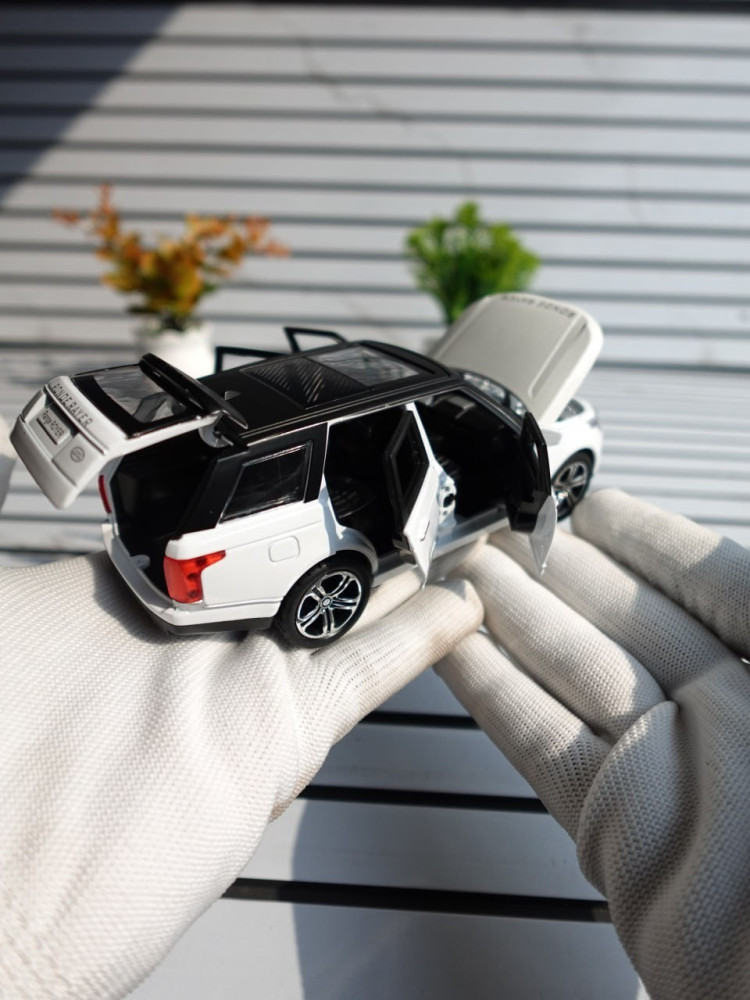 The King of SUVs: Range Rover L405 Premium Metal Miniature