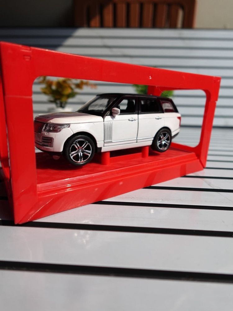 The King of SUVs: Range Rover L405 Premium Metal Miniature