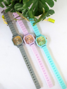 STYLISH SLIM AND WEIGHTLESS ANALOG WATCH FOR GIRLS (WL99)