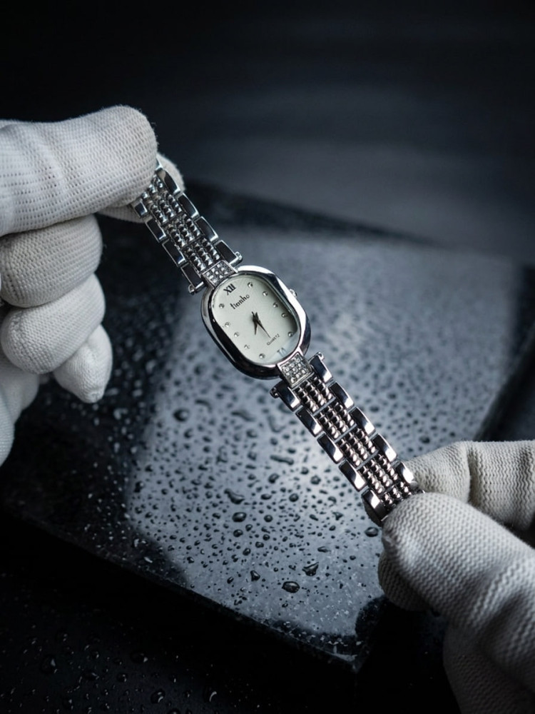 Ultimate Luxury Combo: Premium Timelee Watch & Anti-Tarnish Heart Necklace Set