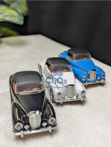 Cruise in classic luxury with the Mercedes-Benz 300S Cabriolet 1:32 scale miniature