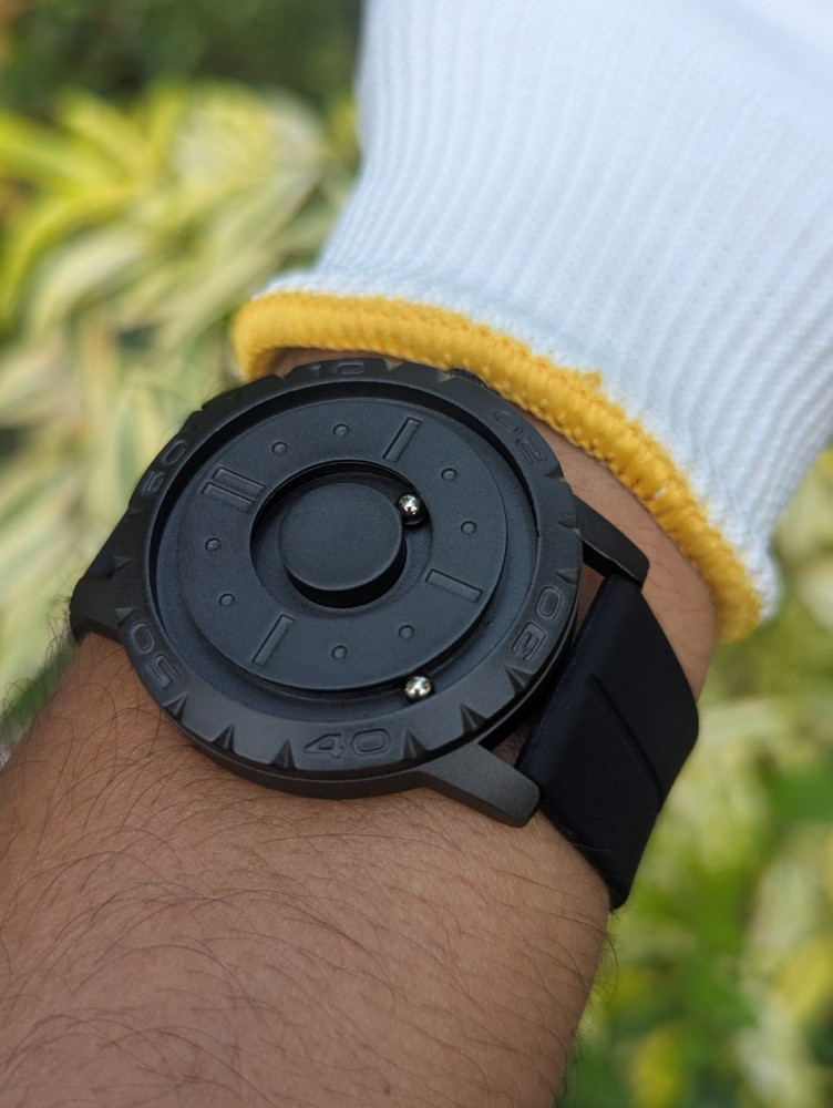 Elevate your style with this premium magnetic watch! (BLACK)