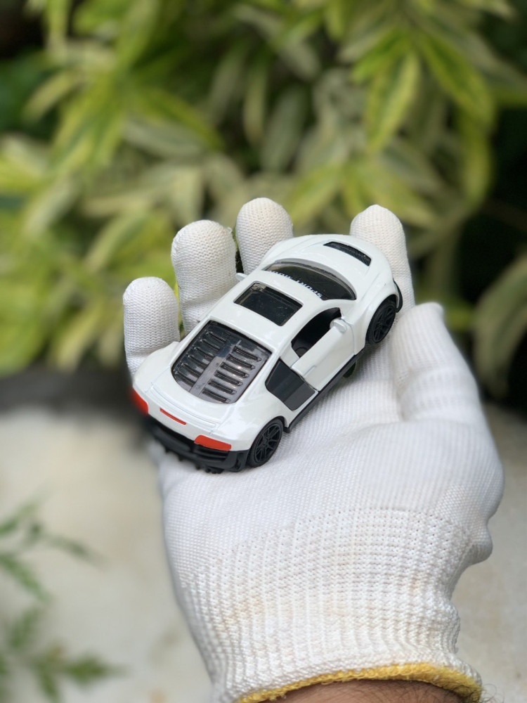 Bring home the sleek Audi R8 with this 1:43 scale miniature