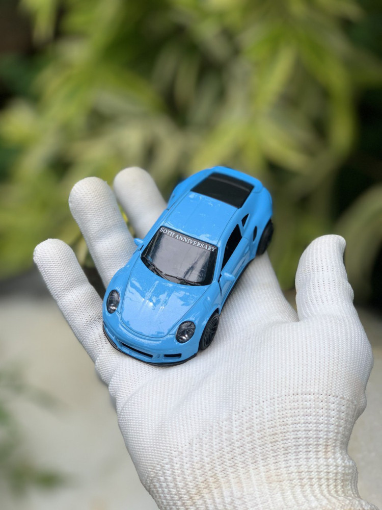 1:43 Porsche 911 - Pull-Back Performance