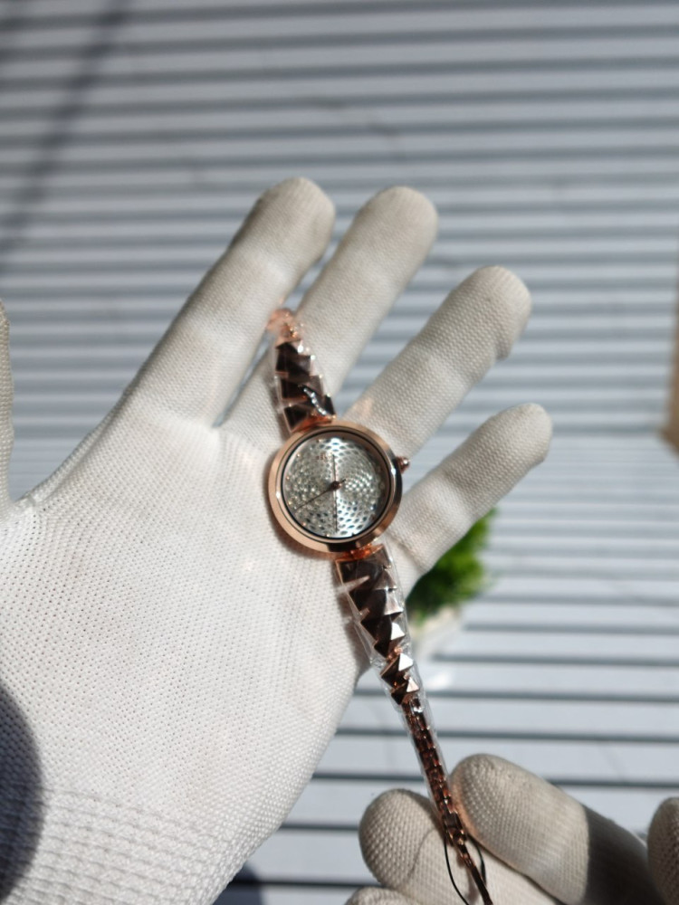 Glamorous Rose Gold Geometric Prism Watch – Sparkle with Every Move
