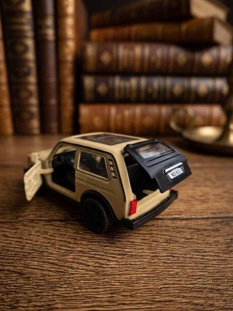 Soviet Legend: Classic Lada Niva 1:32 Scale Diecast Miniature