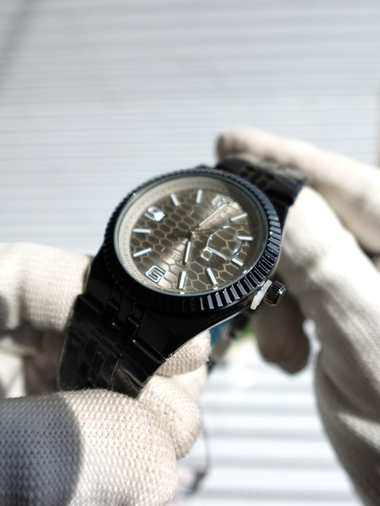 Luxury Dual-Tone Bold Black Watch for Men – Define Your Power Style
