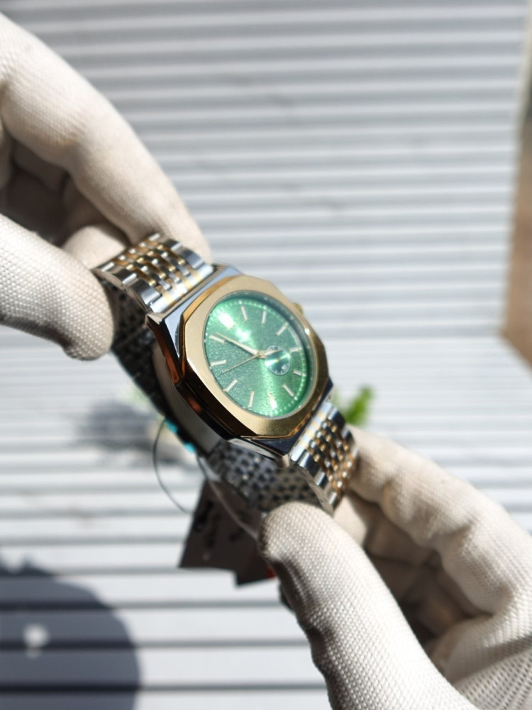 Highly Demanded Dual-Tone Emerald Chrono-Design Men's Watch – Luxury Within Reach