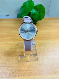 FANCY WATCH   SYNTHETIC LEATHER STRAP  SLIM DESIGN  FOR GIRLS  GOOD QUALITY  AFFORDABLE PRICE (WL42))