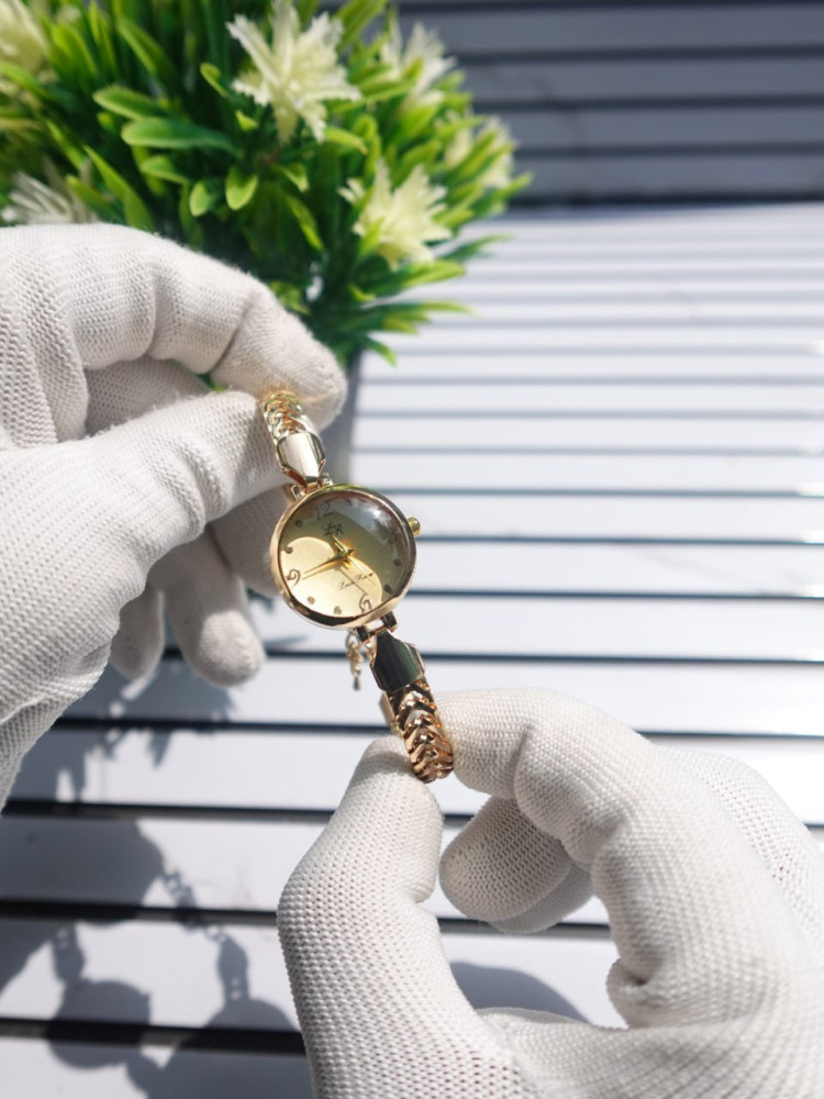 The Ultimate Surprise: Elegant Bracelet Watch & Premium Necklace Combo