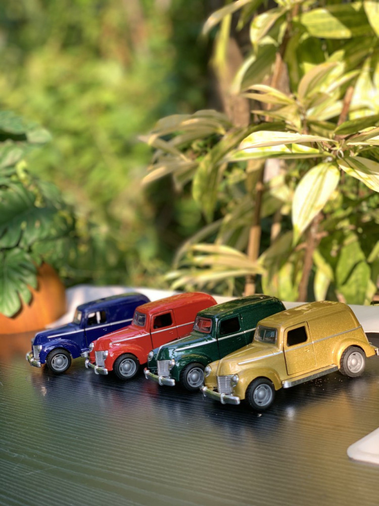 Step back in time with this 1:43 scale Ford sedan delivery Vintage metal car