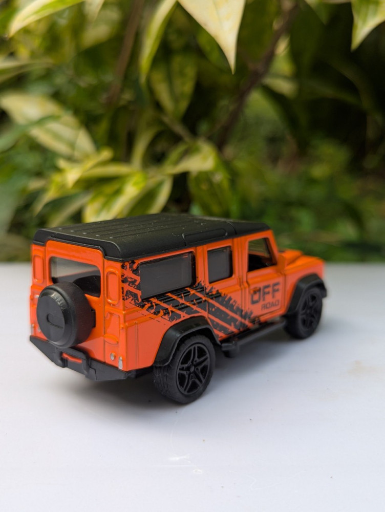 1:43 Land Rover Defender - Off-Road Adventure