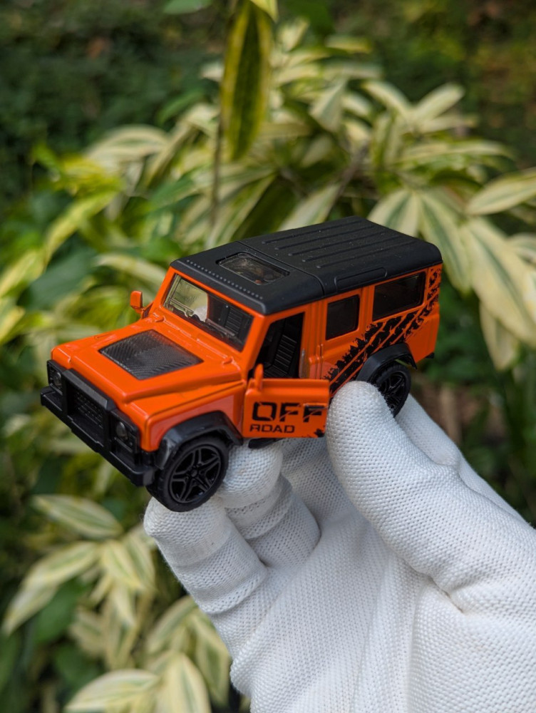 1:43 Land Rover Defender - Off-Road Adventure