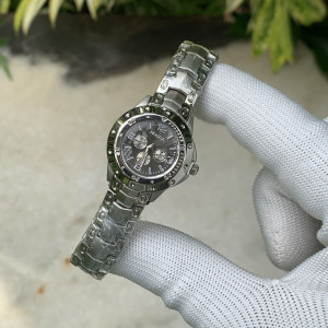 Elegant Silver Analog Watch - Premium Design for Girls, Affordable Chic