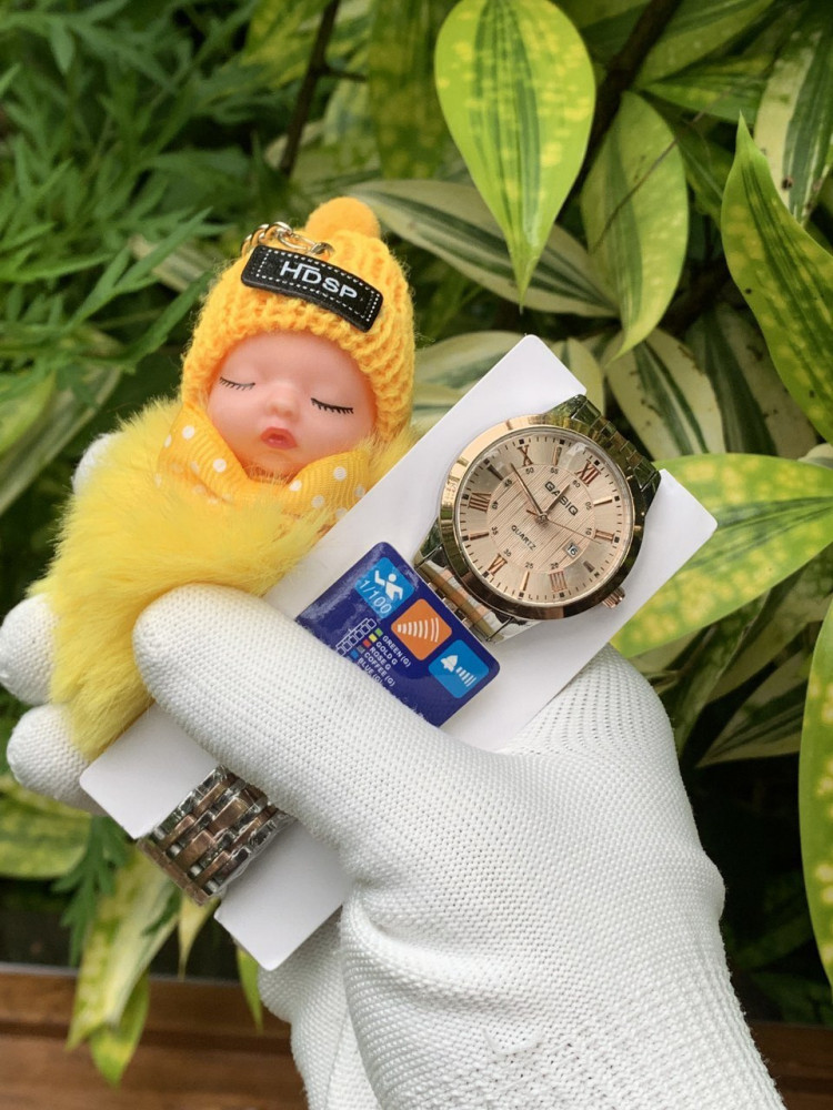 Gasiq Girls' Analog Watch - Premium, Classic & Surprise Gift,Dual Tone