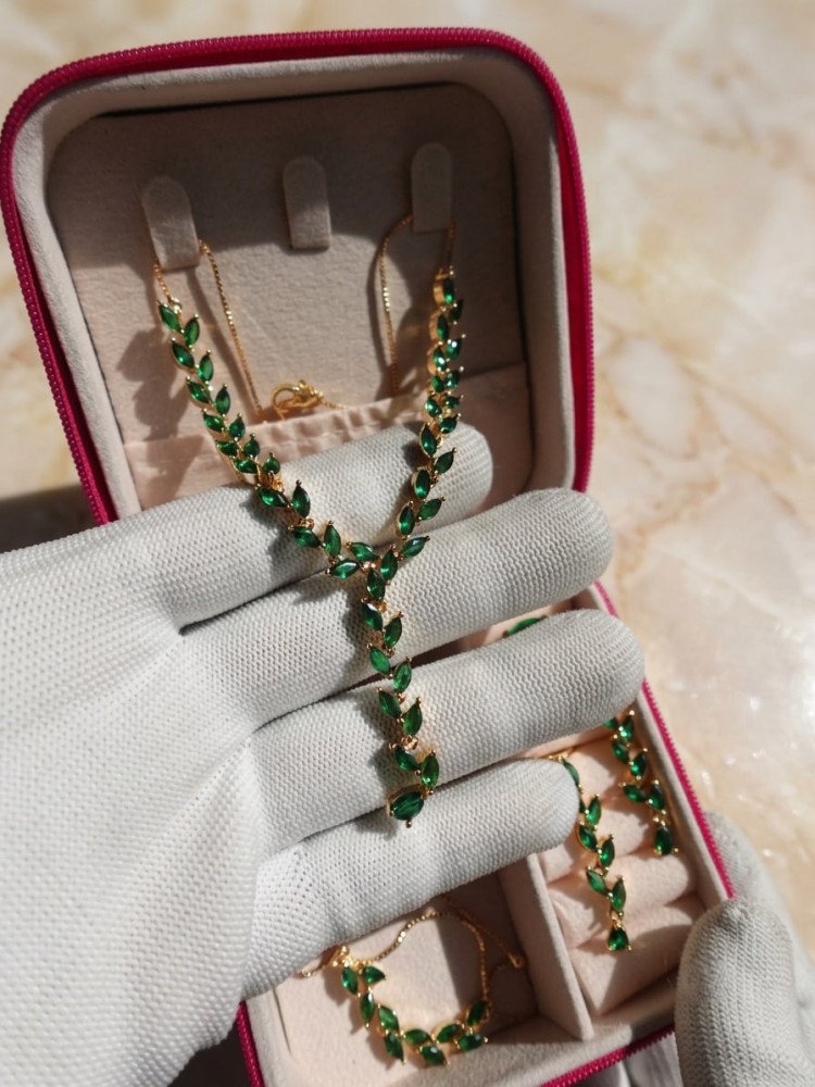 Royal Emerald Anti-Tarnish Jewellery Set Combo + FREE Surprise Analog Watch