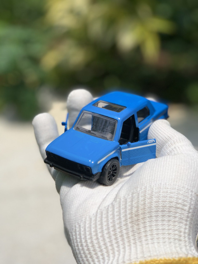 1:36 Scale Lada - Quintuple the Classic Style