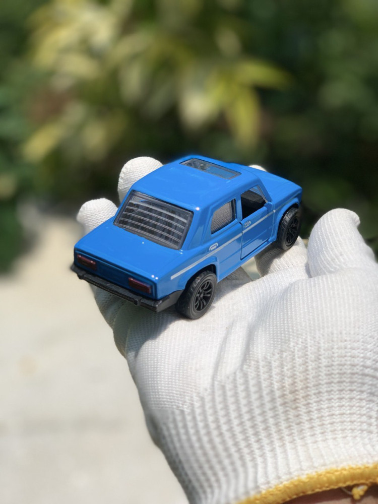 1:36 Scale Lada - Quintuple the Classic Style