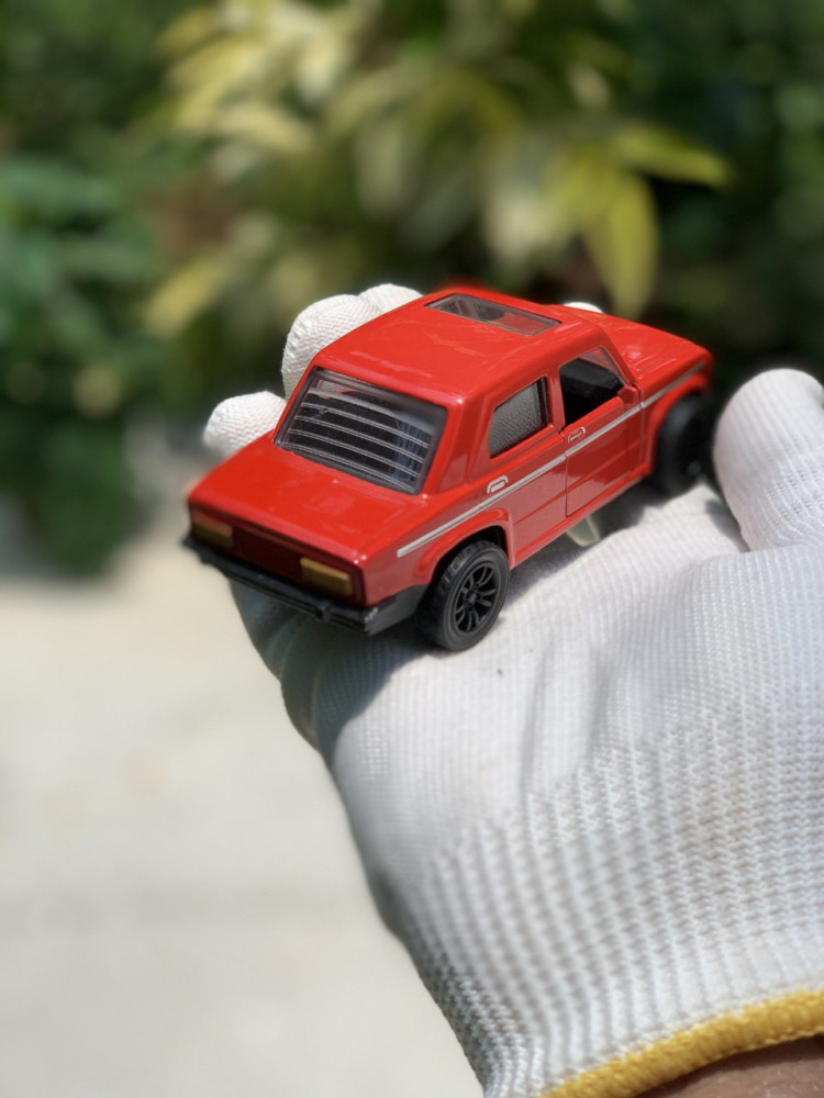 1:36 Scale Lada - Quintuple the Classic Style