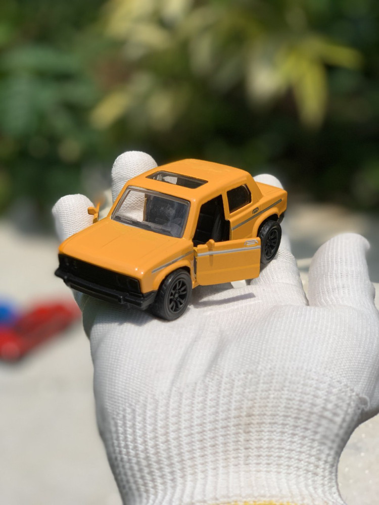 1:36 Scale Lada - Quintuple the Classic Style