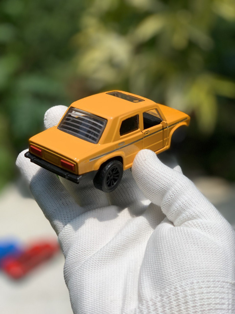 1:36 Scale Lada - Quintuple the Classic Style