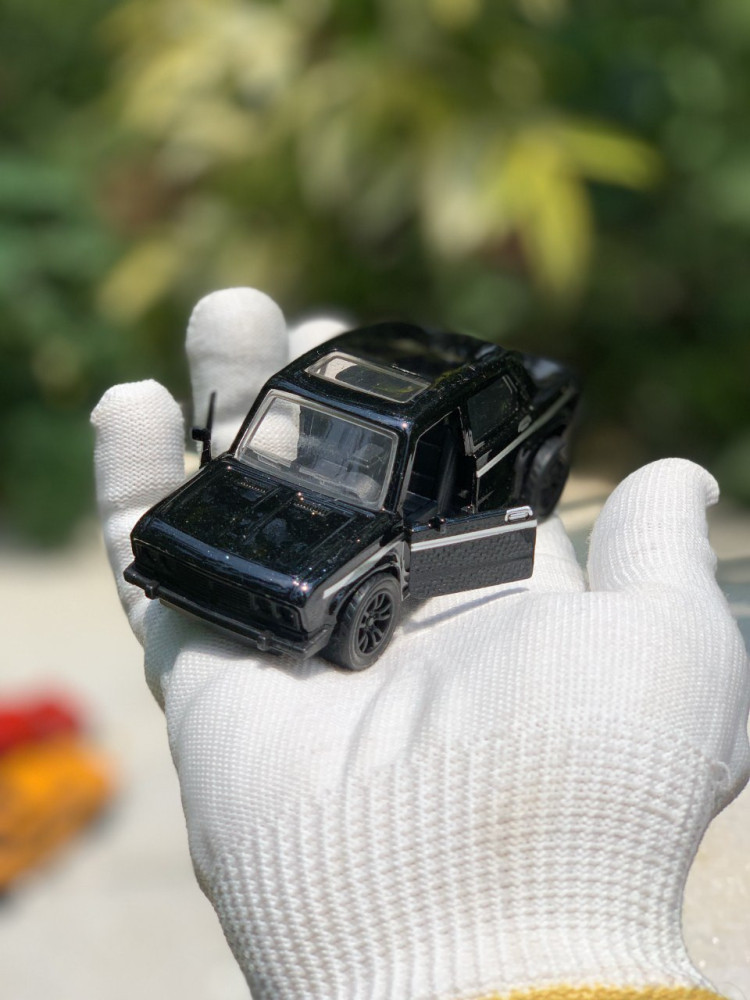 1:36 Scale Lada - Quintuple the Classic Style