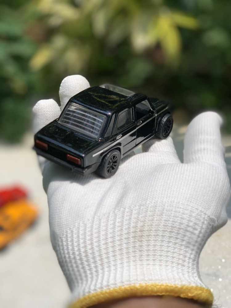 1:36 Scale Lada - Quintuple the Classic Style
