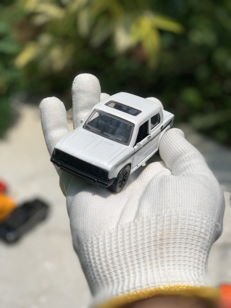 1:36 Scale Lada - Quintuple the Classic Style