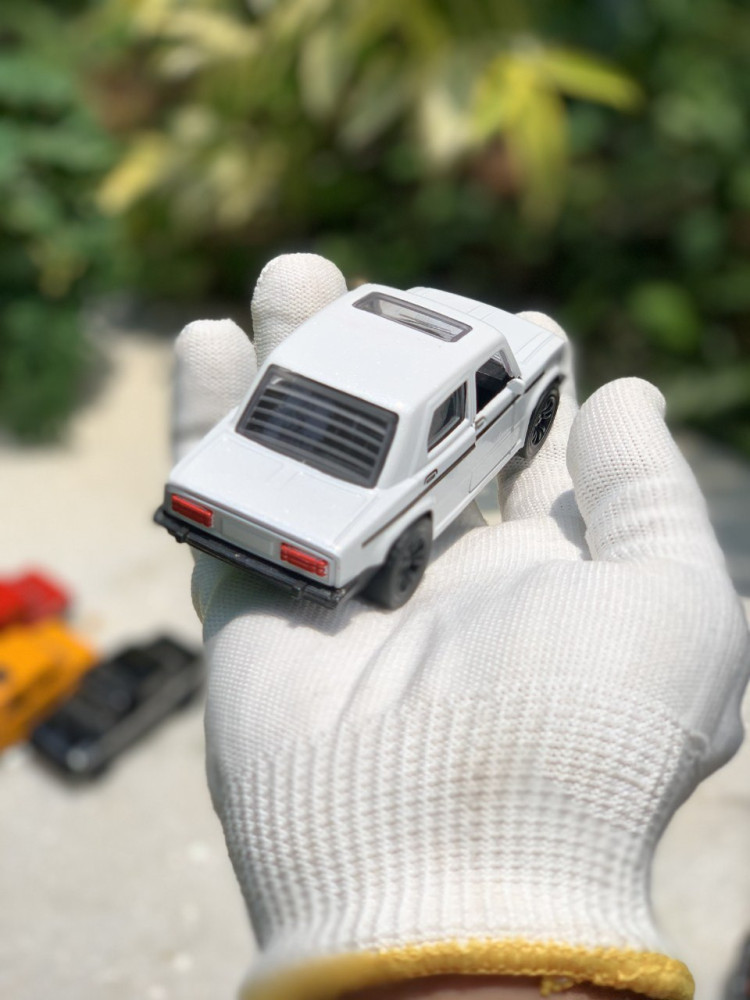 1:36 Scale Lada - Quintuple the Classic Style