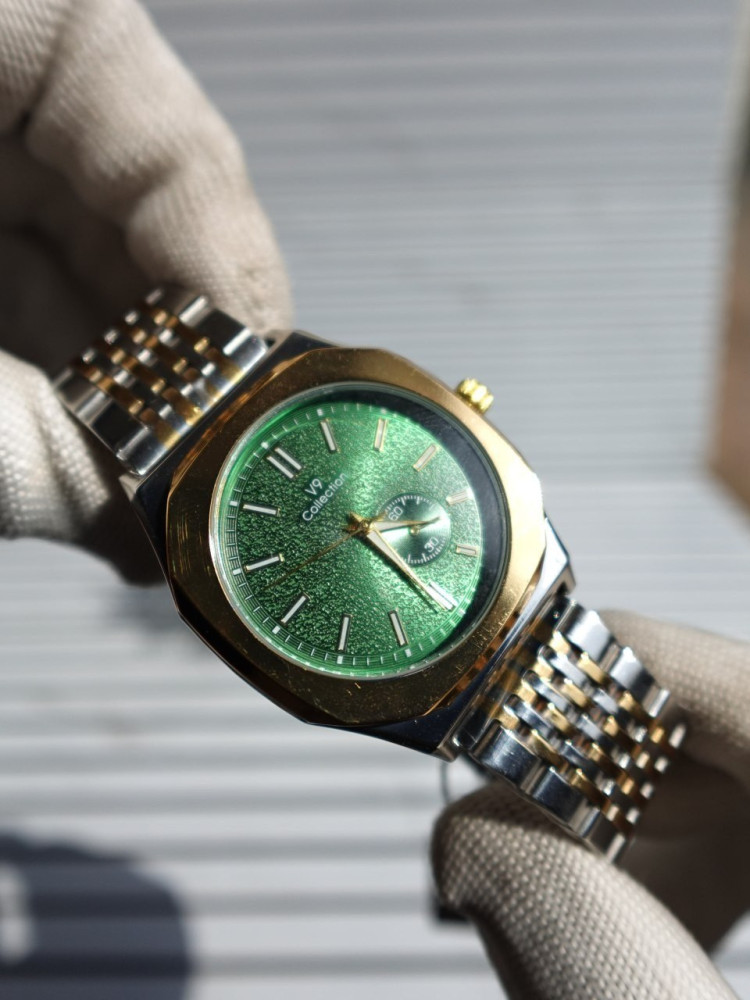 Highly Demanded Dual-Tone Emerald Chrono-Design Men's Watch – Luxury Within Reach