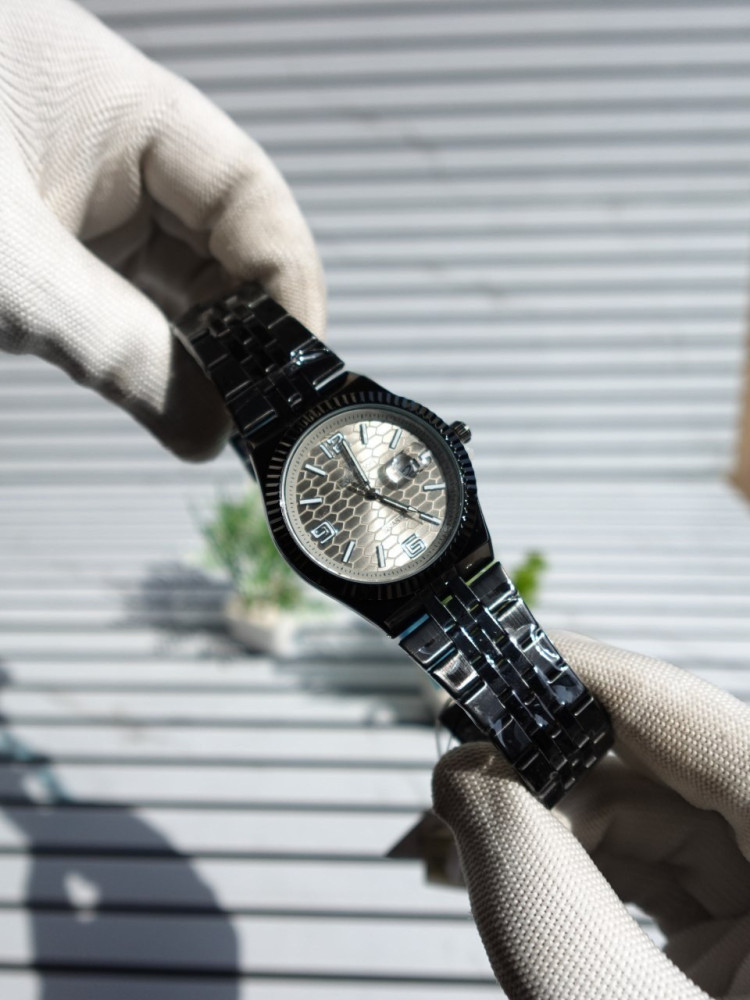 Luxury Dual-Tone Bold Black Watch for Men – Define Your Power Style