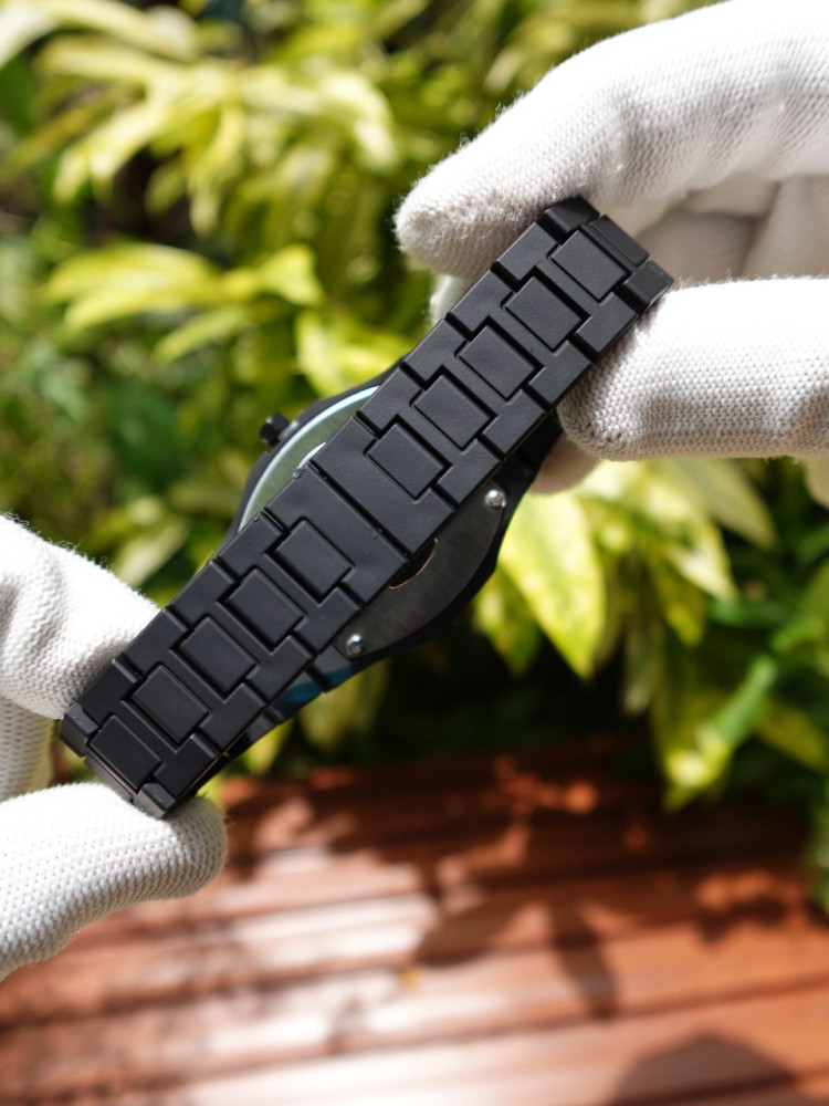 Trending Arabic Aura Watch - Sleek Full Black Analog with Fiber Chain