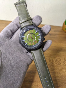 PREMIUM   WATCH (WQ142)